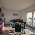 By Interhome شقة *